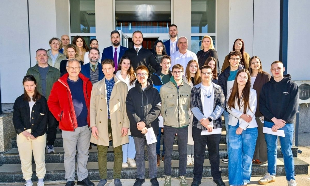 Potpisani ugovori o stipendiranju: Podrška talentima iz Banjaluke