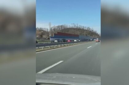 Nevjerovatne scene na autoputu: Vozili u kontrasmjeru iz sumanutog razloga VIDEO
