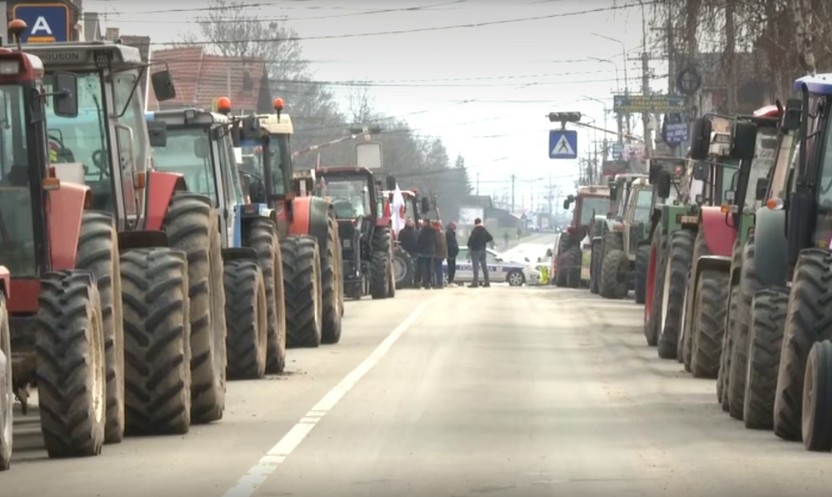Poljoprivrednici radikalizuju proteste: Blokade puteva širom Srbije
