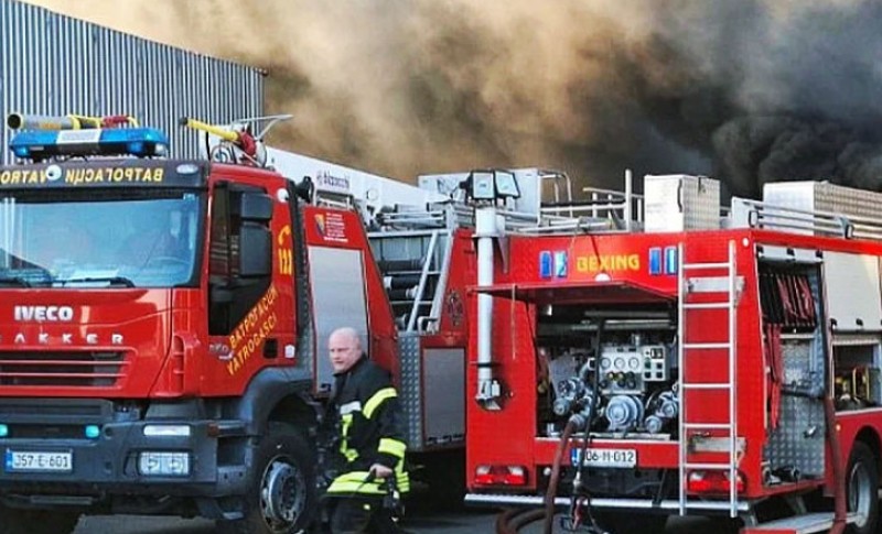 Drama u Brčkom! Planula fabrika namještaja, povrijeđeno osam osoba