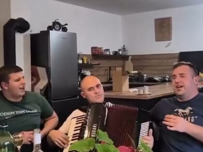 Nastavak skandala u Hrvatskoj: Dabro na novom snimku svira i pjeva ustaške pjesme VIDEO