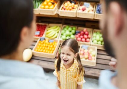 Dijete pravi scenu u prodavnici? Četiri metode kako da zaustavite napade bijesa u javnosti