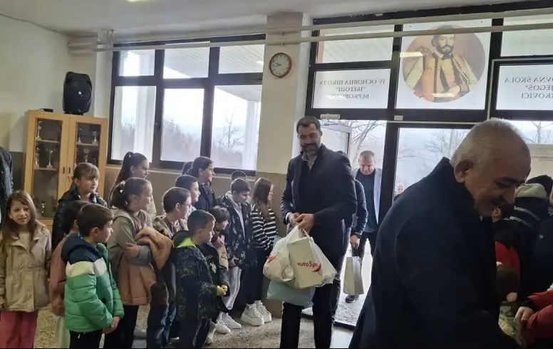 Za lakši put do škole: Đacima u Berkovićima poklonjen novi kombi VIDEO