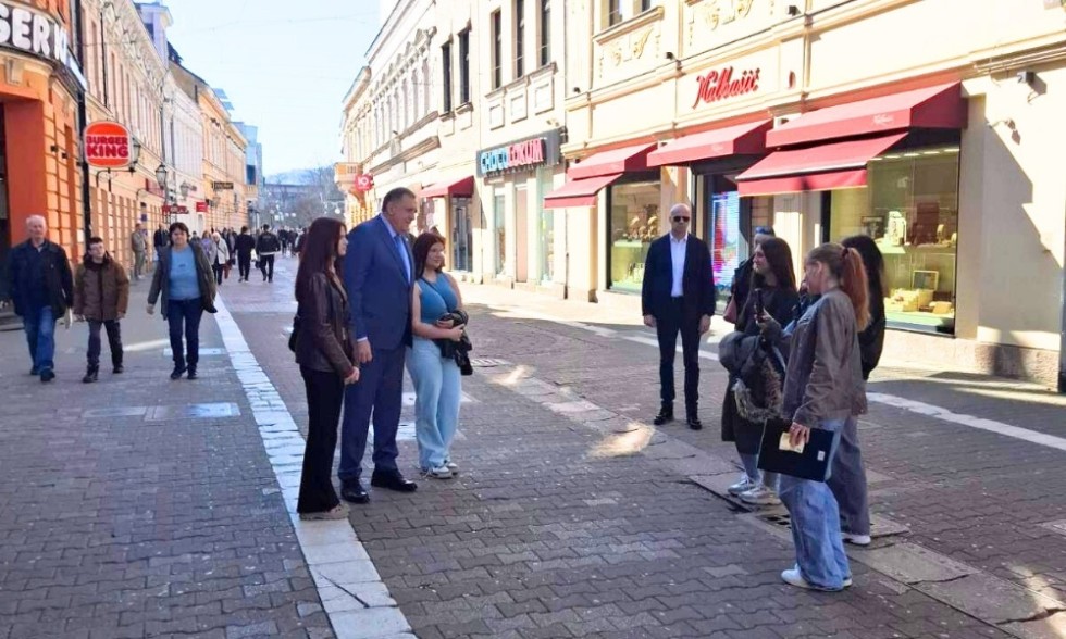 I Dodik u šetnji: U Gospodskoj “palo” fotografisanje VIDEO