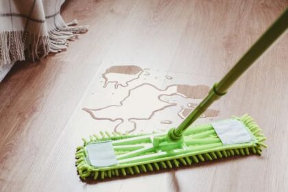 Dva najbolja savjeta starijih domaćica za ribanje podova: Glancaće se nakon prvog brisanja