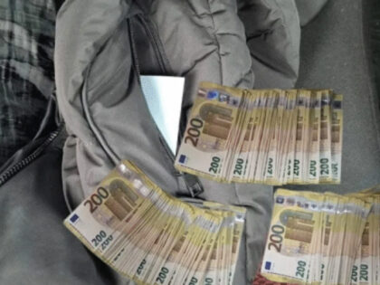Carinici pronašli novac u autobusu: Zbog neprijavljene gotovine platio kaznu od 6.000 evra