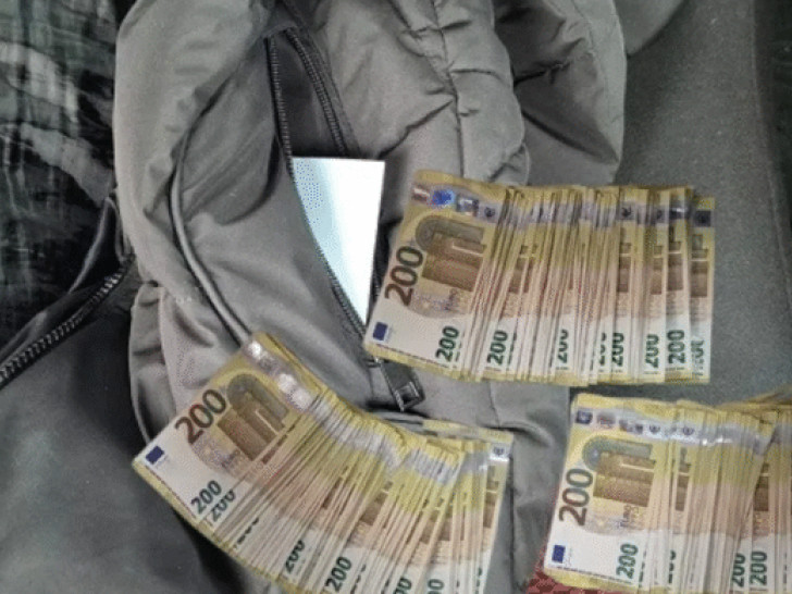 Carinici pronašli novac u autobusu: Zbog neprijavljene gotovine platio kaznu od 6.000 evra