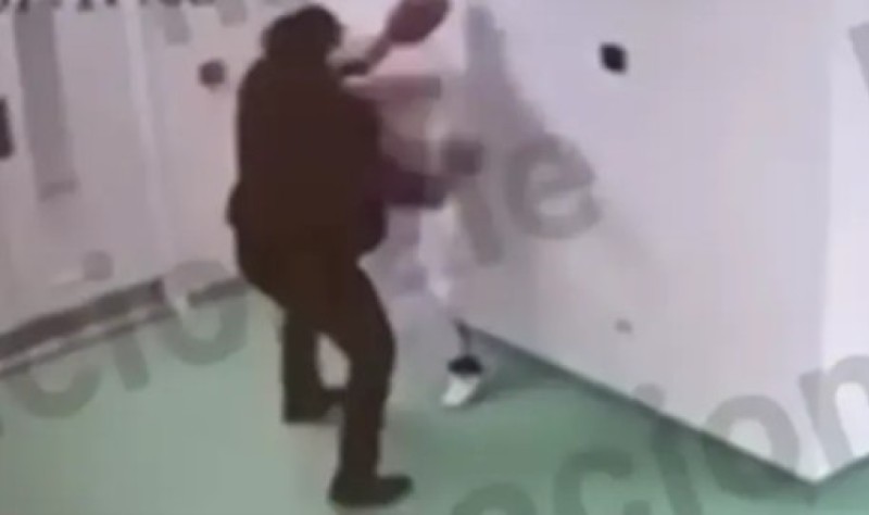 Pesničenje gdje mu mjesto nije! Hirurzi se posvađali na klinici, pa uslijedila žestoka tuča