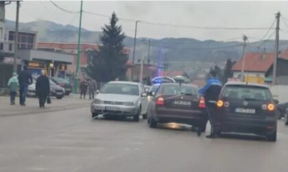 Teška nesreća u BiH: Učestvovala tri vozila, pričinjena materijalna šteta