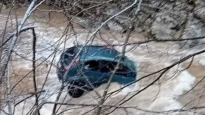 Stravična nesreća u BiH: Automobil sletio u rijeku, muškarac poginuo