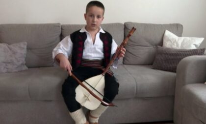 Nastavio stopama svojih predaka: Lazar Čolaković je najmlađi guslar u Republici Srpskoj