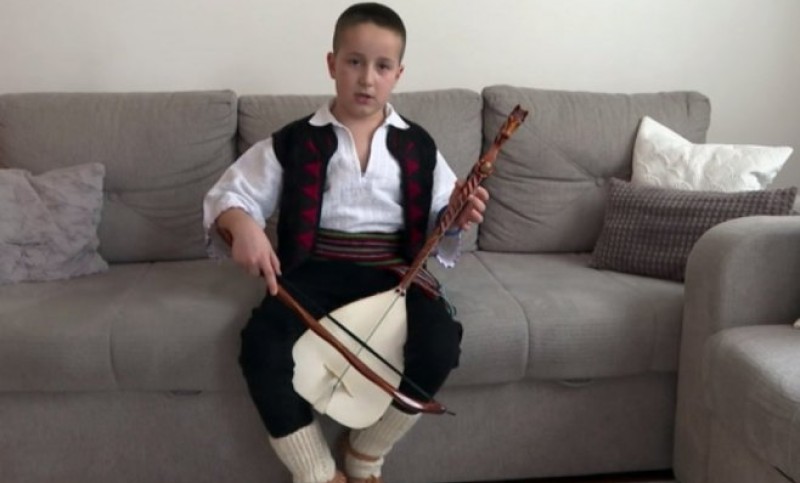 Nastavio stopama svojih predaka: Lazar Čolaković je najmlađi guslar u Republici Srpskoj