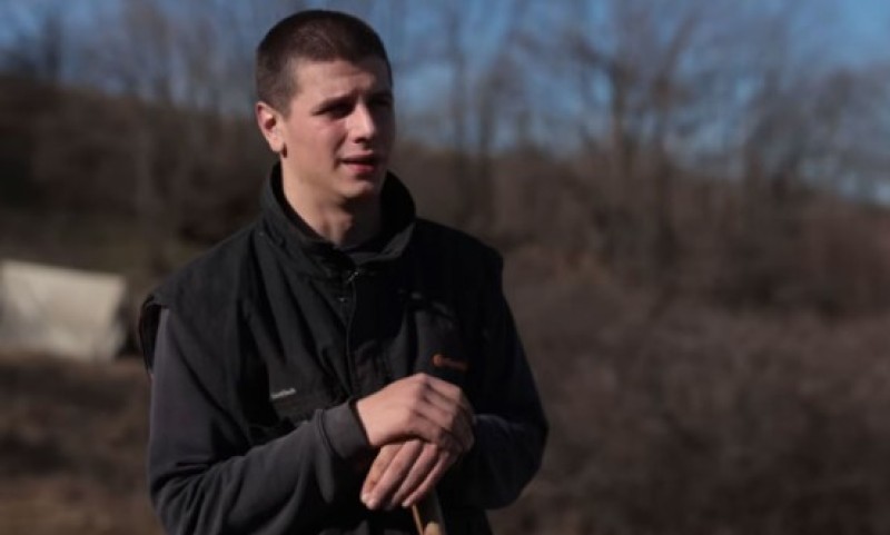 Za primjer! Miloš (21) živi u šatoru sa 300 ovaca, nema struje i sam plaća studije VIDEO
