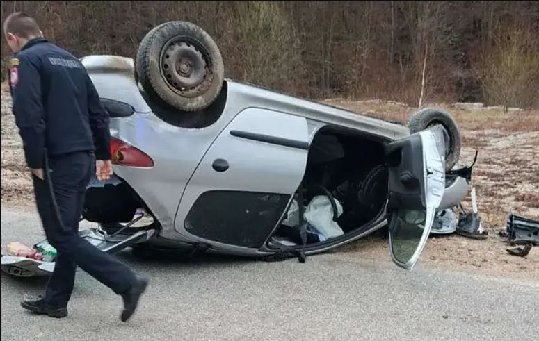 Teška nesreća u Srpskoj: Auto na krovu, ima povrijeđenih