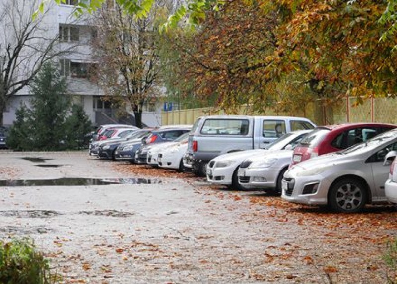 Strah od patrola u naseljima: Vozači u Banjaluci ogorčeni zbog masovnog kažnjavanja za parkiranje