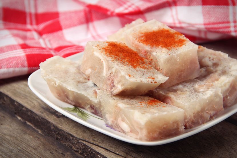 Zimski klasik koji ili obožavate ili prezirete: Ovo je recept za pihtije koji svakome uspijeva