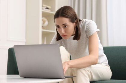 Pogrbljeno sjedenje opasnije je nego što mislite – i za fizičko i za mentalno zdravlje