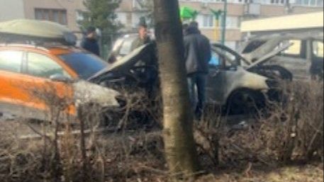 Lisice na ruke zbog vatrene stihije: Uhapšen muškarac osumnjičen da je zapalio tri automobila