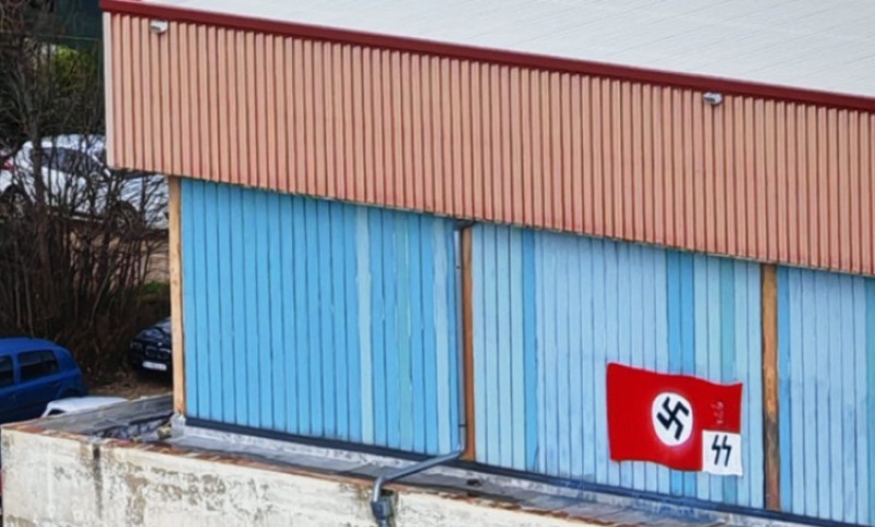Reagovala lokalna policija: Grafiti sa nacističkim simoblima osvanuli na sportskoj dvorani