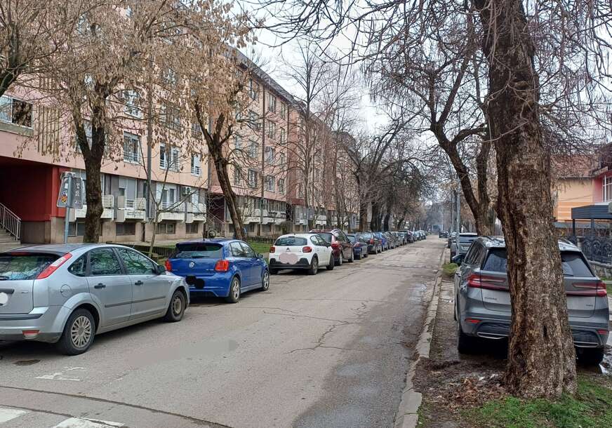 Mjesta nema – parkiraju gdje stignu: Mještani banjalučkog naselja na meti kazni zbog tuđih propusta FOTO