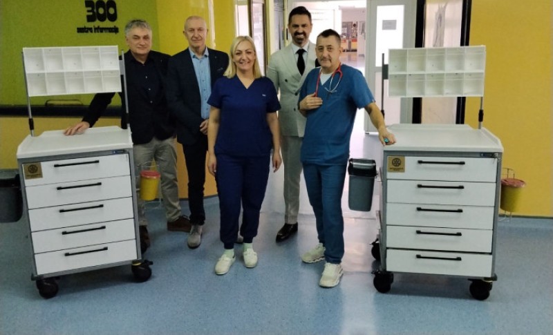 Bolji uslovi! Rotari klub Banjaluka donirao terapijska kolica Klinici za dječije bolesti