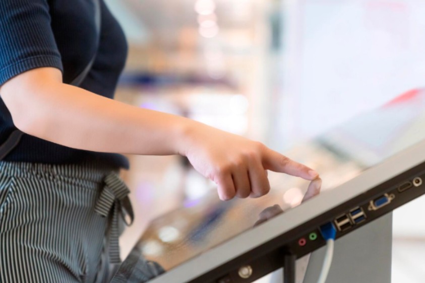 Otvorite “četvoro očiju”! Evo kako nas varaju na samouslužnim kasama u supermarketima