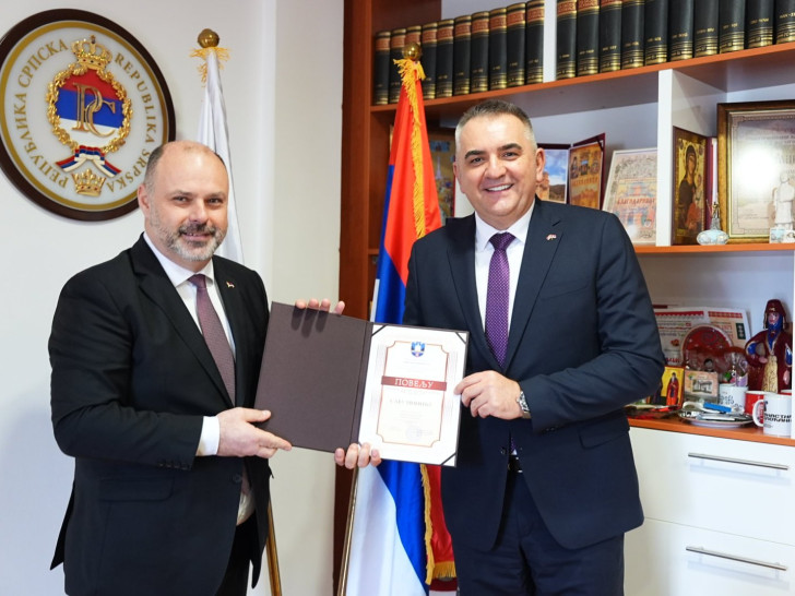 Značajno priznanje za premijera Srpske: Miniću uručena Povelja opštine Višegrad