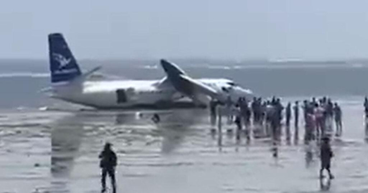 Drama u Somaliji: Avion pao u more nakon polijetanja, svi putnici preživjeli VIDEO