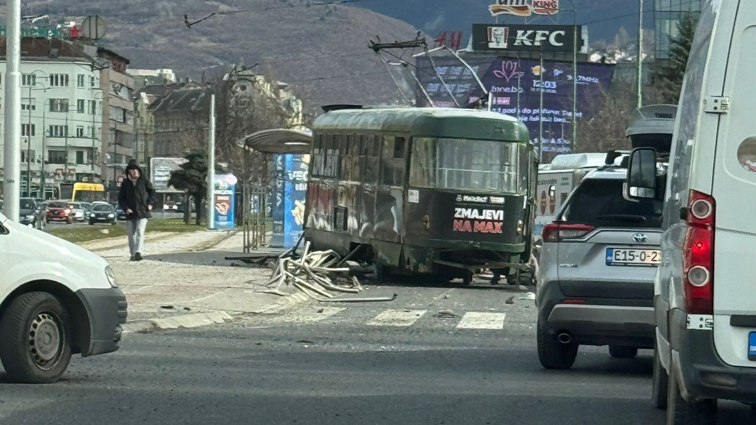 Drama u Sarajevu: Tramvaj iskočio iz šina, ima povrijeđenih