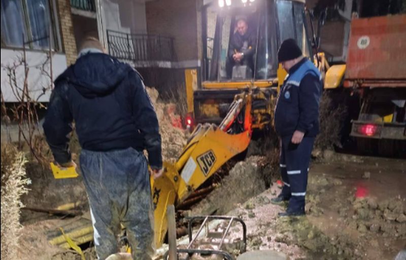 Kvar na Starčevici: Pola naselja bez vode, normalizacija tokom noći FOTO/VIDEO