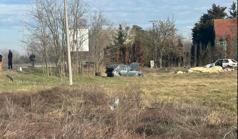 Dijete i žena teško povrijeđeni: Automobil smrskan do neprepoznatljivosti, vozač i suvozač mrtvi