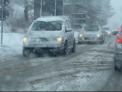 Snažna mećava na Zlatiboru: Snijeg ne prestaje da pada, formiran novi sloj od 20 centimetara