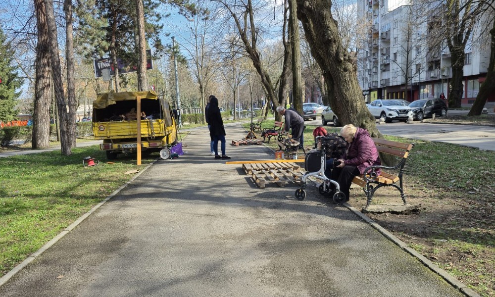 Stiže zelenilo, ali i stubići! Vozači, neće moći preko trotoara u centru Banjaluke FOTO