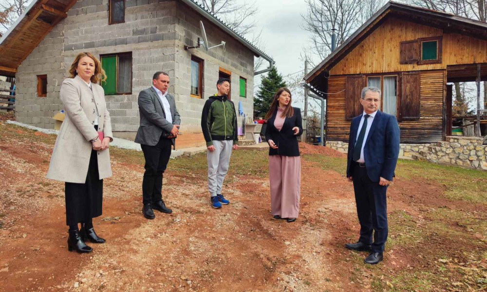 Ministarka posjetila Šumara: Povećanjem podsticaja ukazano na značaj pčelarstva