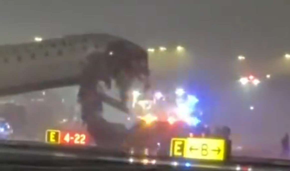 Nesreća na aerodromu: Avion se sudario sa vozilom prilikom slijetanja VIDEO