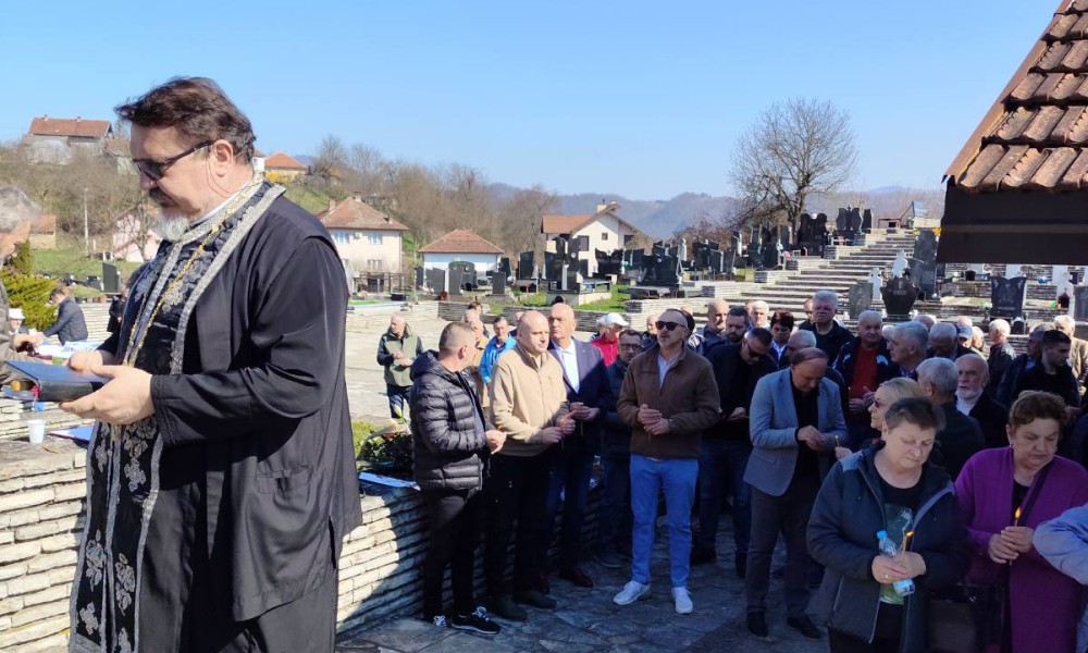 Na bratunačkom groblju služen parastos: Sjećanje na egzodus Srba iz sarajevskih opština