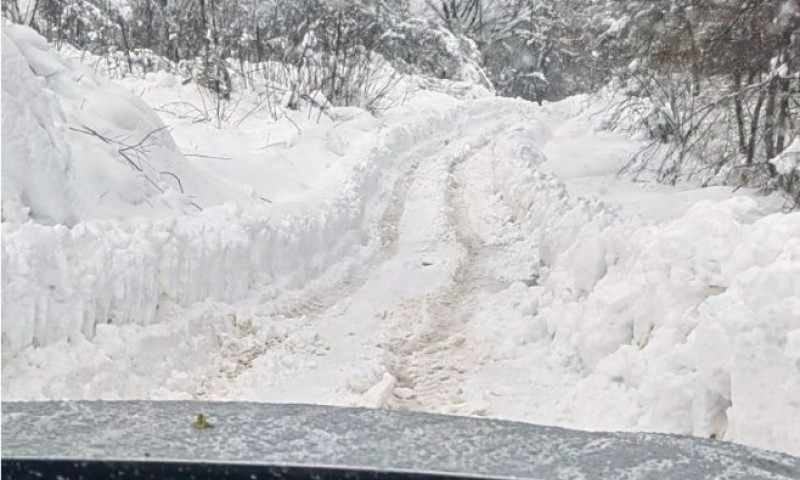 Pet kilometara od Banjaluke: Tri dana nemamo struje, putevi neprohodni VIDEO