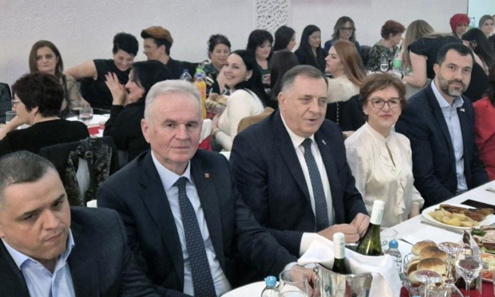 Osmomartovska proslava! Dodik: O ženama ni izbliza nije opjevan njihov značaj za porodicu i društvo