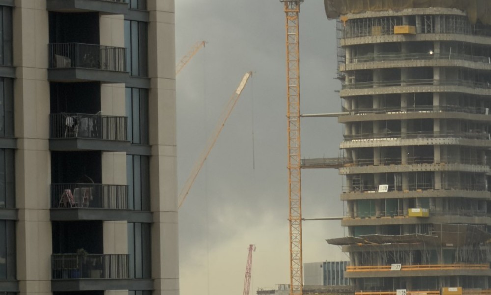 Dubaji opet na meti: Snažne eksplozije potresle grad, crni dim prekrio zgrade VIDEO