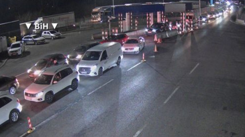 Gužva na granici: Pojačan saobraćaj na ulazu u BiH iz Hrvatske