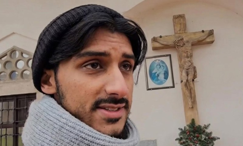 Video iz Hrvatske podigao buru: Muslimanski influencer klanjao ispred crkve za koju tvrdi da je bila džamija