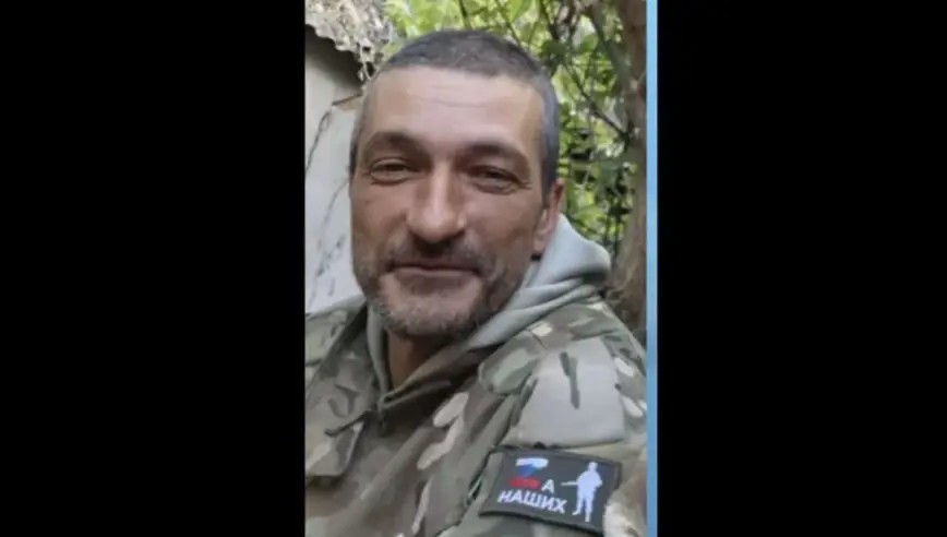 Stigao vijenac iz Rusije: Sahranjen Aleksandar Kandić, život izgubio u Ukrajini