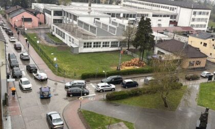 “Mic po mic” poslije 16 časova: Vozači u Banjaluci na izmaku živaca zbog gužvi i kiše FOTO/VIDEO