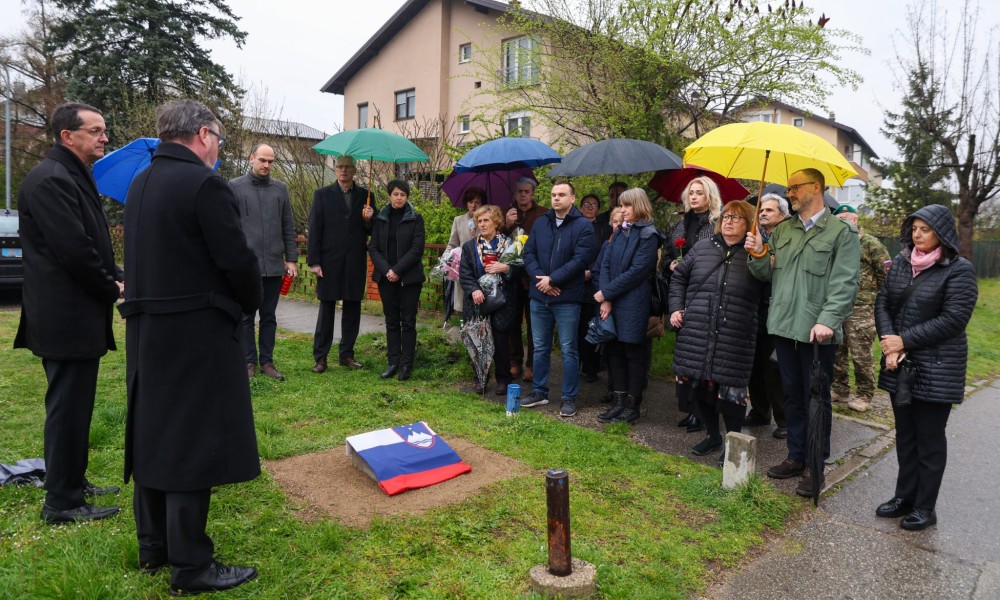 Bivši konzul Slovenije u Banjaluci: Otkrivena spomen-ploča Marjanu Ristiću FOTO