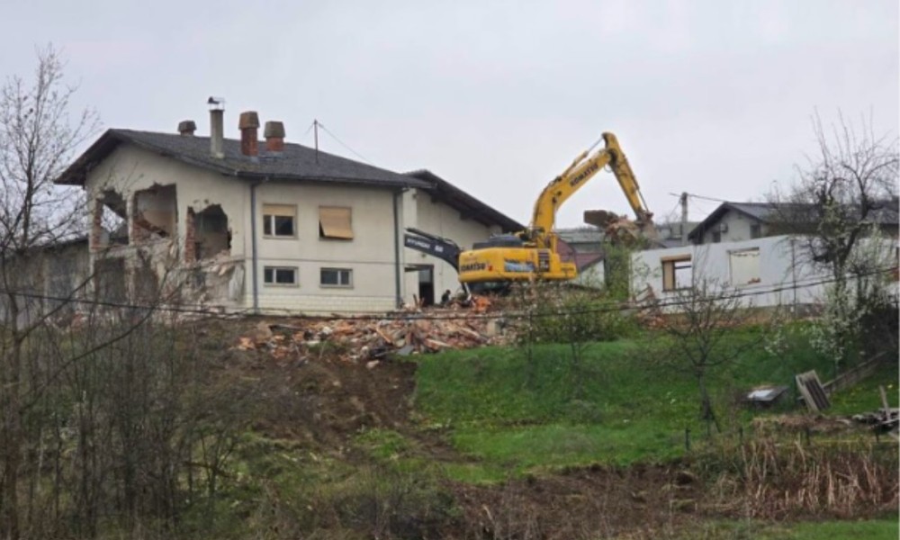 Bojić potvrdio: Počelo rušenje objekata zbog Lidla u Laktašima FOTO