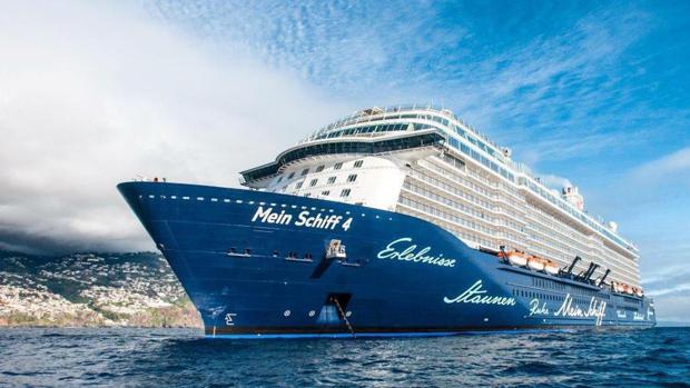 Drama u Abu Dabiju: Iranski dronovi pali kod kruzera sa 3.500 turista VIDEO