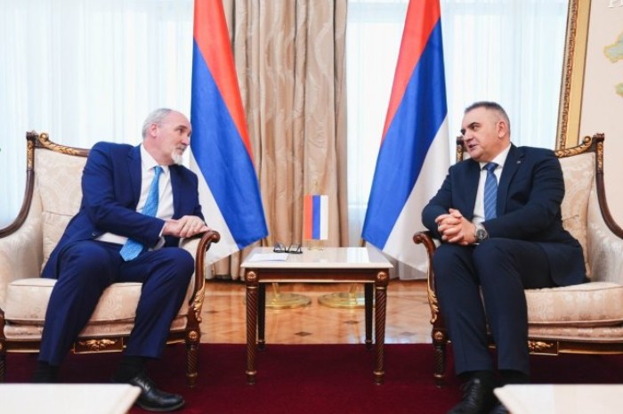 Minić sa Derigetijem: Važnost saradnje nadležnih institucija i obrazovnog sistema