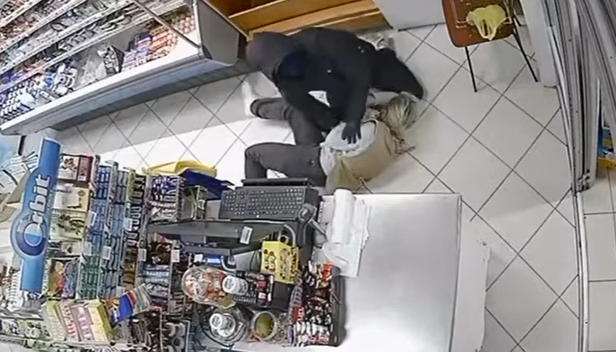 Pokušaj pljačke u BiH! Borba za pušku, hrabra radnica stala pred pljačkaša VIDEO