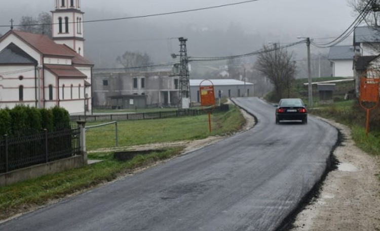 Putevi tijesni, djeca u opasnosti: Mještani naselja Motike na čekanju