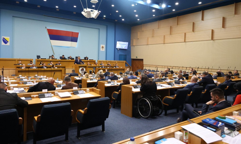 Reizabrana Vlada Srpske: Novi/stari ministri položili zakletvu FOTO
